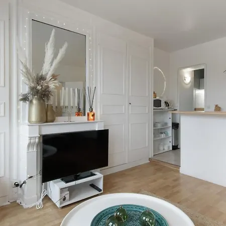 Daire Bright Flat In The Heart Of With A View To The Cathedral - Welkeys Rouen