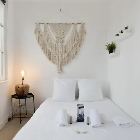 Daire Bright Flat In The Heart Of With A View To The Cathedral - Welkeys