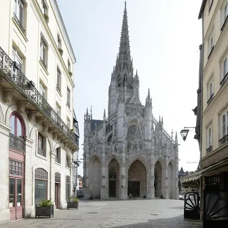 Bright Flat In The Heart Of With A View To The Cathedral - Welkeys *